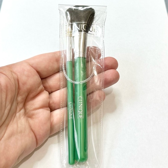 Clinique Brush Set - Set of 2 Long Green-Handled Brushes, Powder and Smudging - Picture 9 of 9